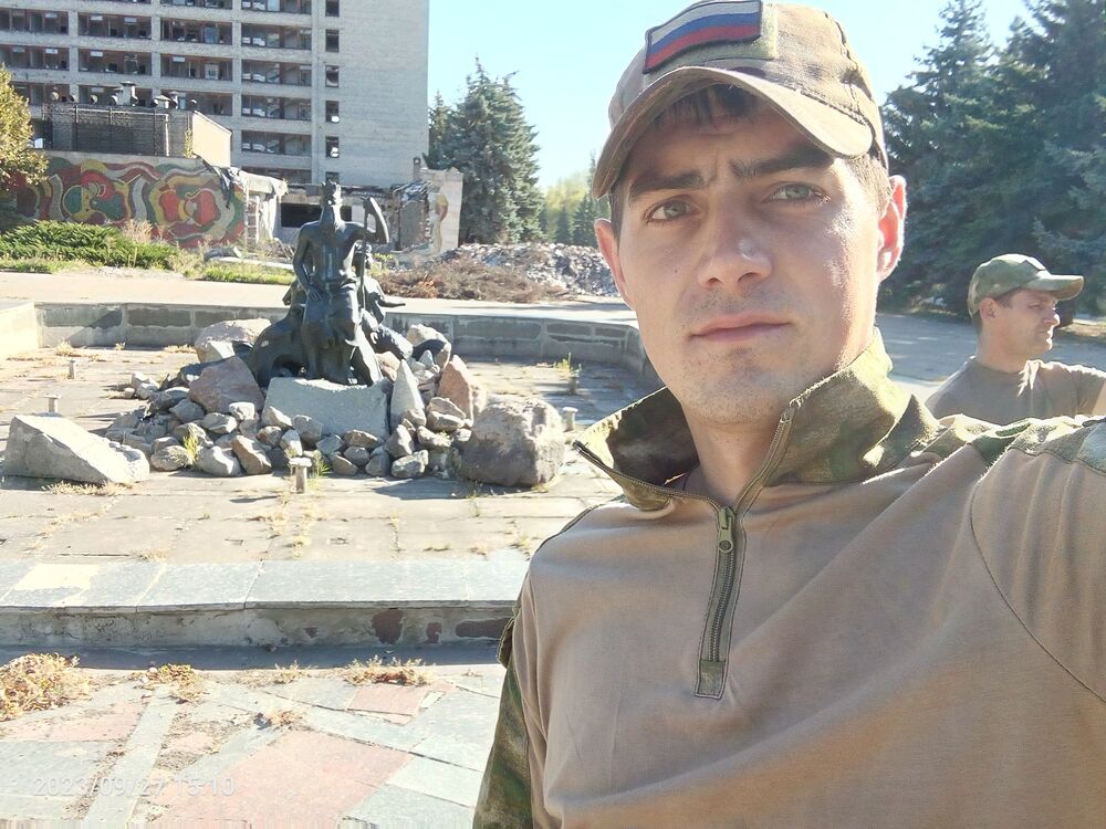  39822288  Ivan, 32 ,    