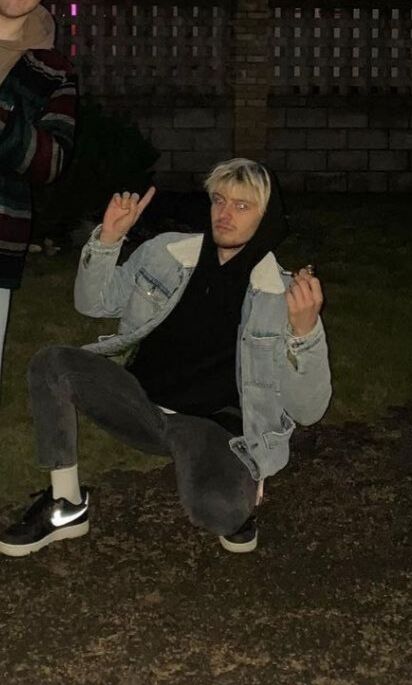  54099538  Makar, 21 ,    