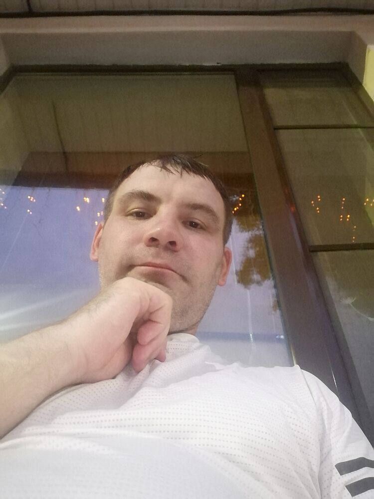  45387508  Vakhob, 37 ,     