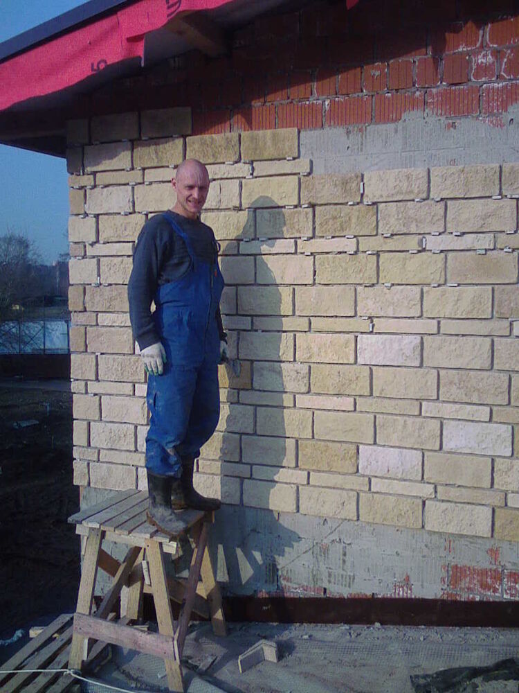  ,   Alex, 48 ,  