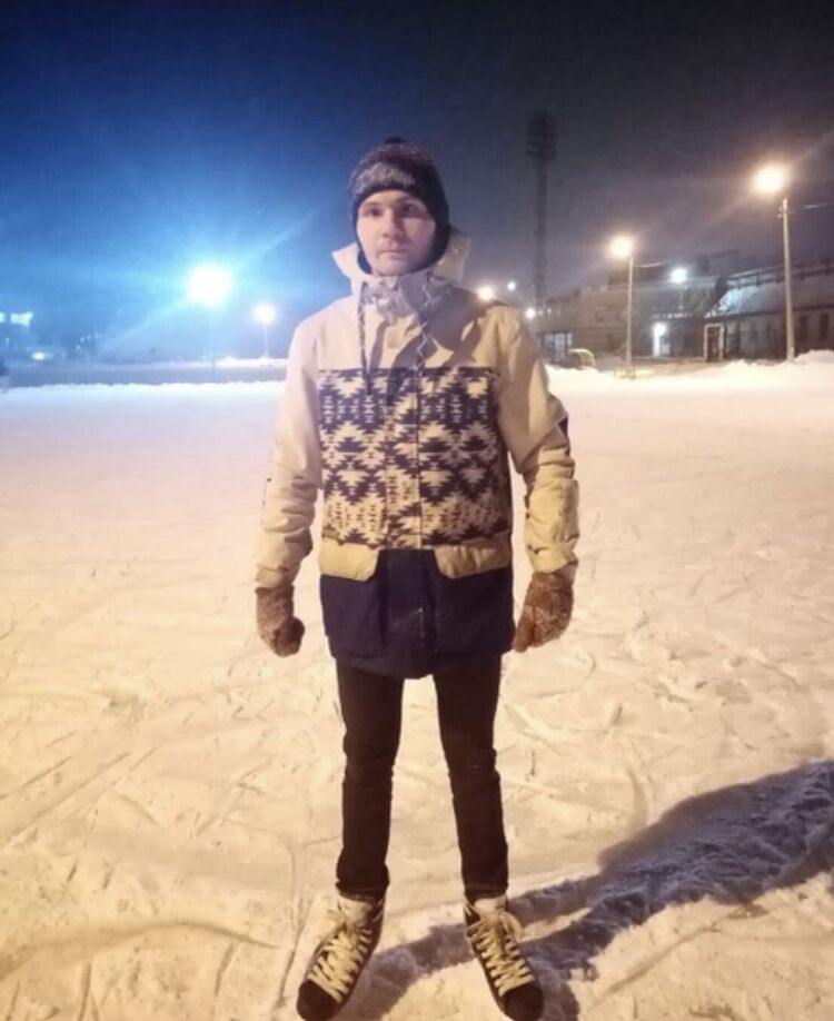  30928808  Viktor, 34 ,    