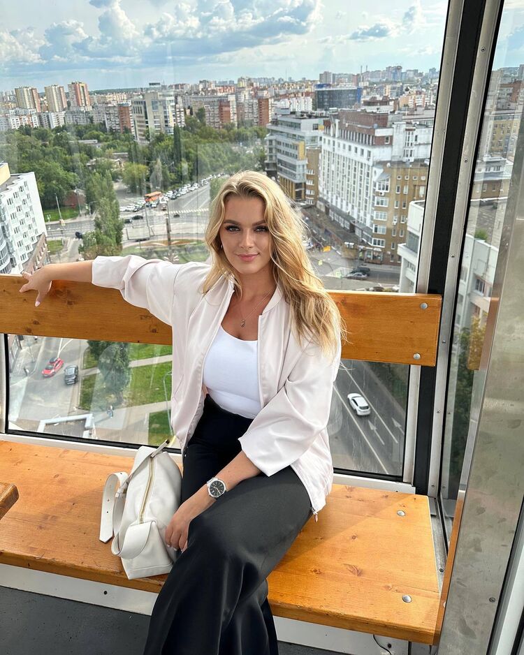  Wolfsburg,   , 32 ,   ,   , c 