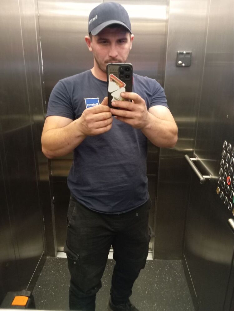  50243838  , 33 ,    