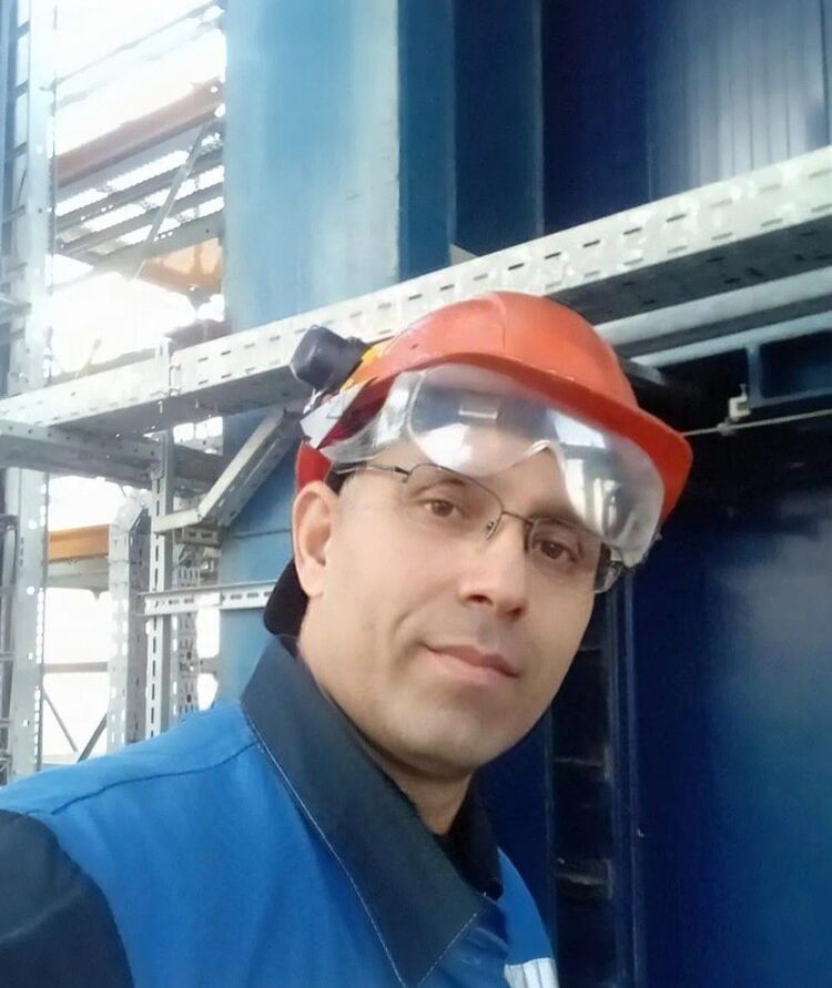  48756388  Ruslan, 48 ,    