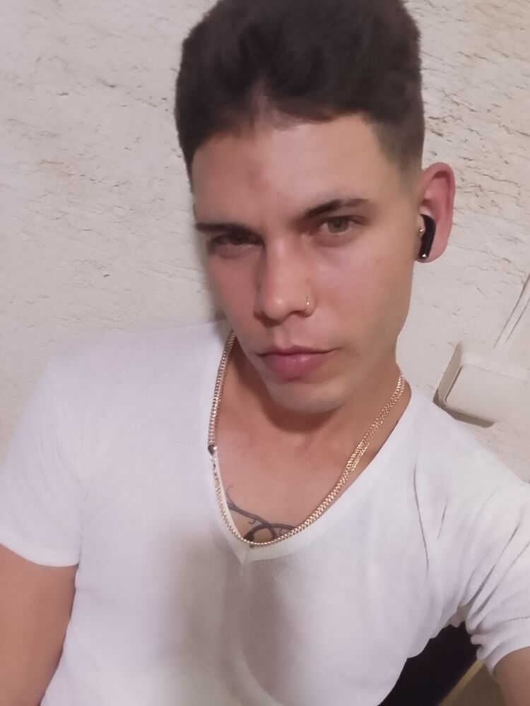  ,   Ricardo, 25 ,   ,   