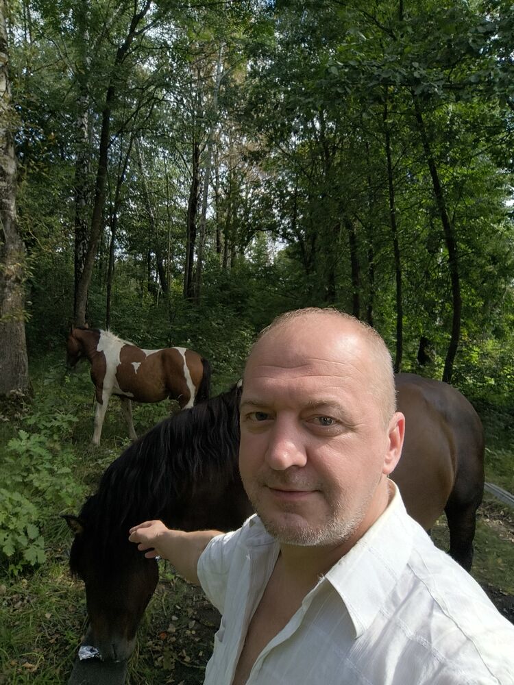  47291128  White, 48 ,    