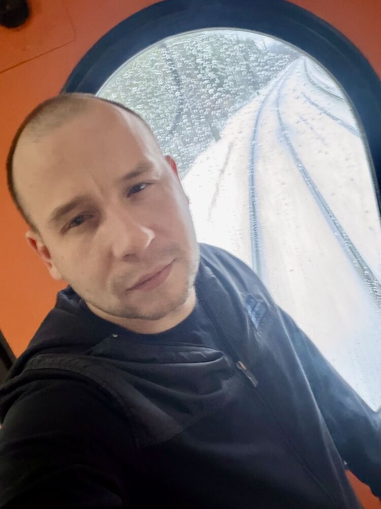  54729028  Anton, 30 ,    