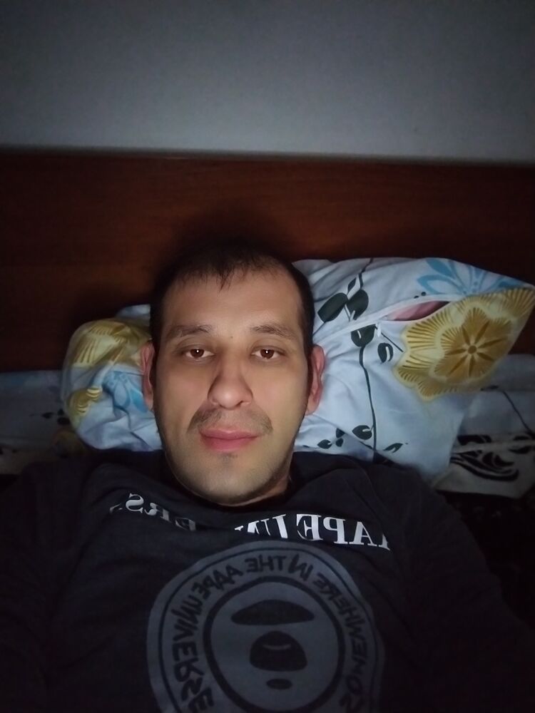  42930768  Sherzod, 44 ,    