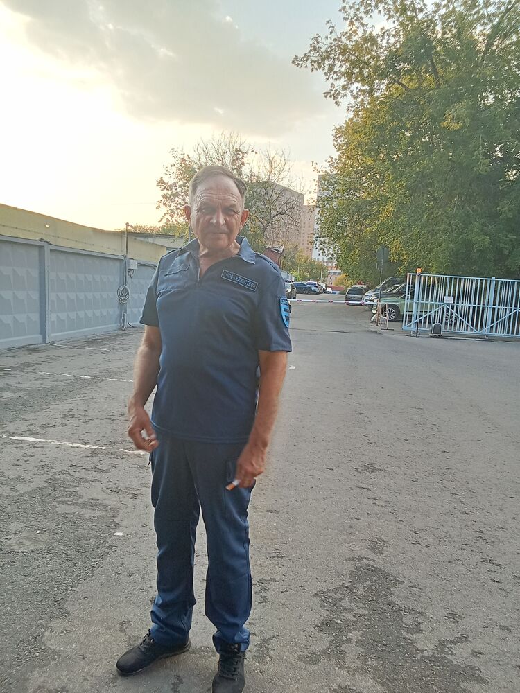  53061508  Sergey, 61 ,    