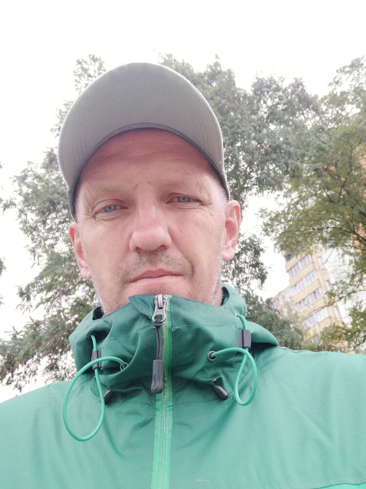  30442568  Leonid, 51 ,    