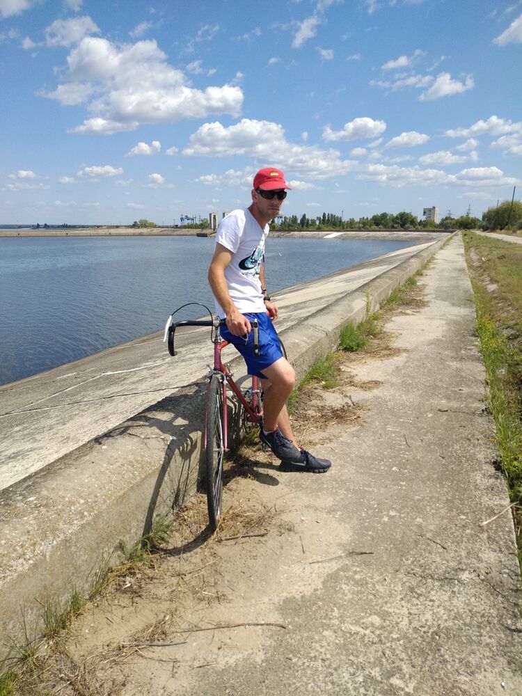  ,   Anton, 33 ,     , c 