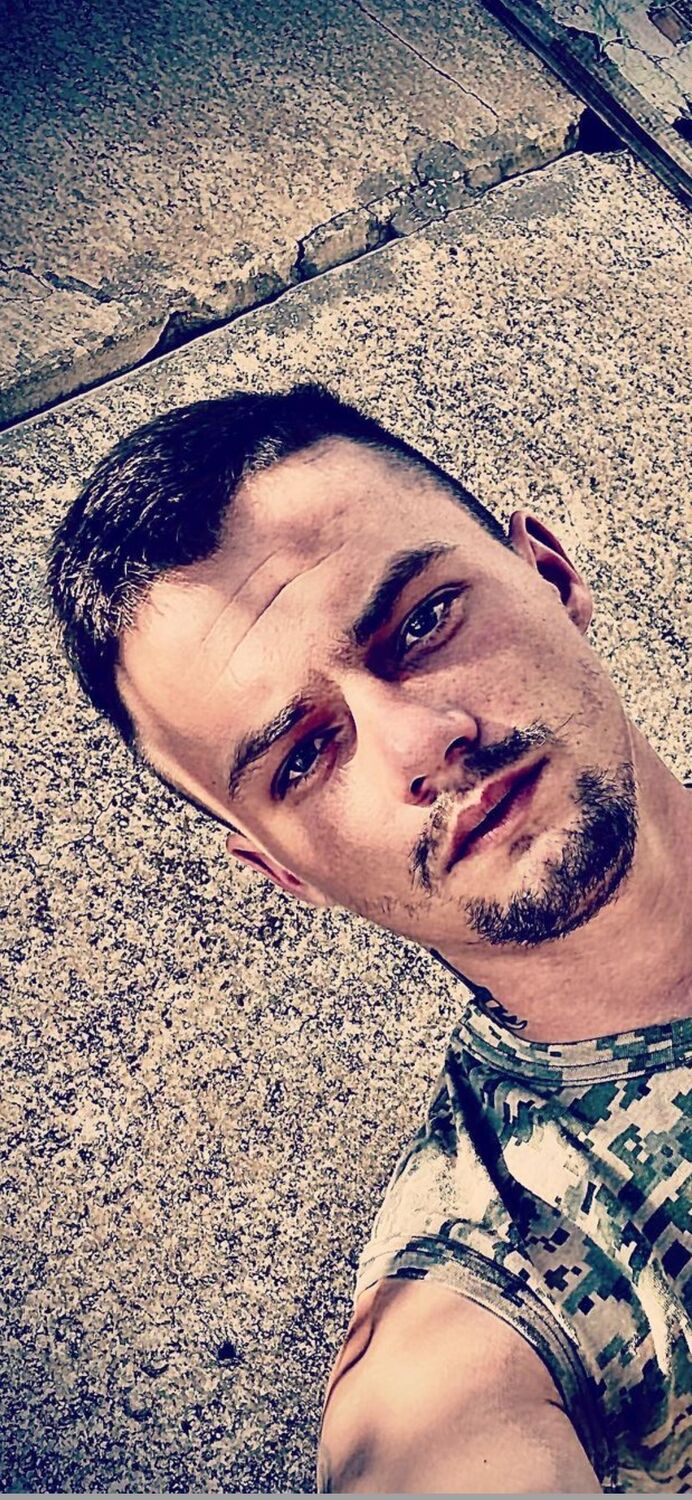  32152818  Vlad, 26 ,    