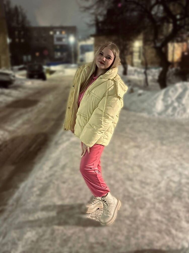  49723448  Viktoria, 20 ,    