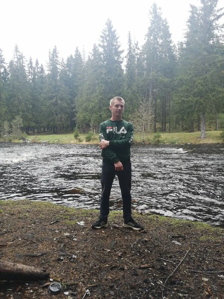  28230758  Anton, 31 ,    