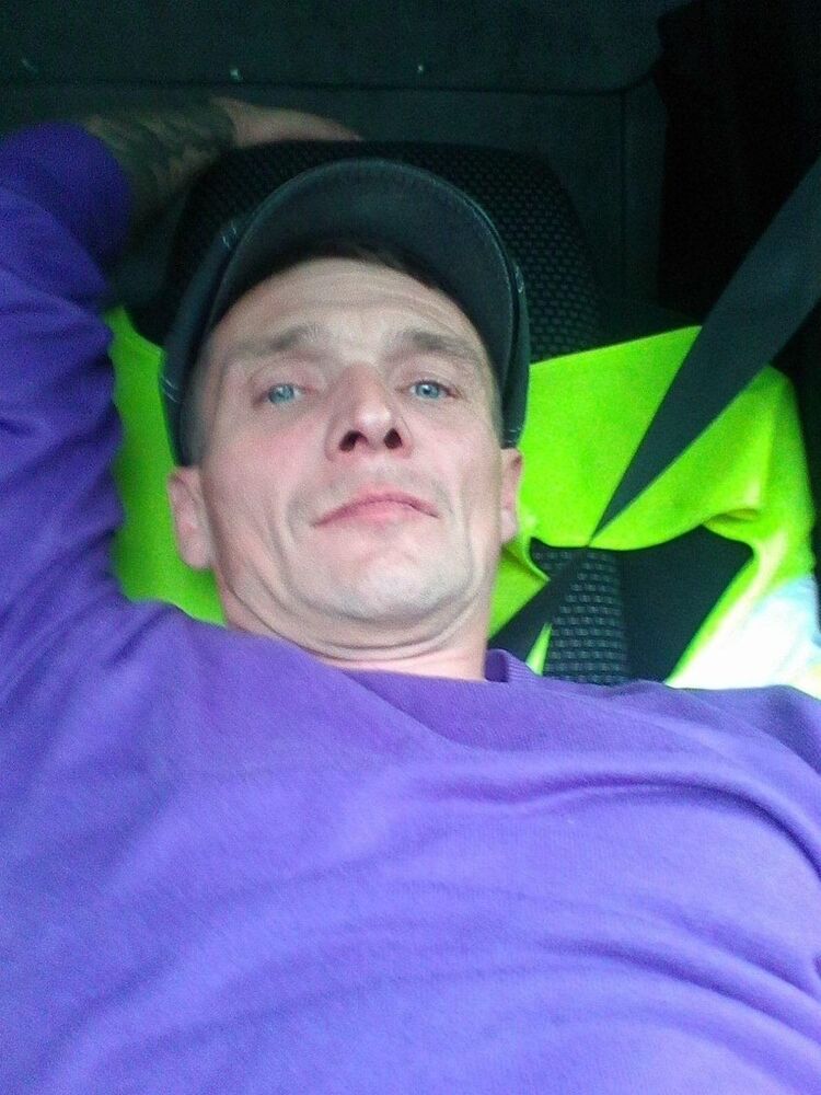  ,   Viktor, 48 ,   