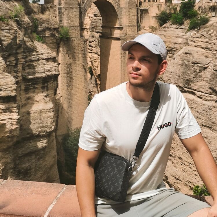  49047998  German, 34 ,    