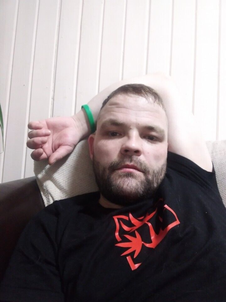  45115698  Grigory, 40 ,    