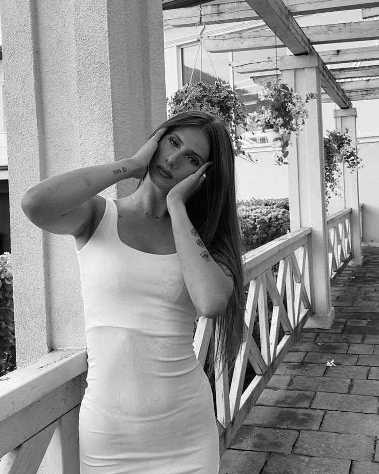  37697248  Veronika, 30 ,    