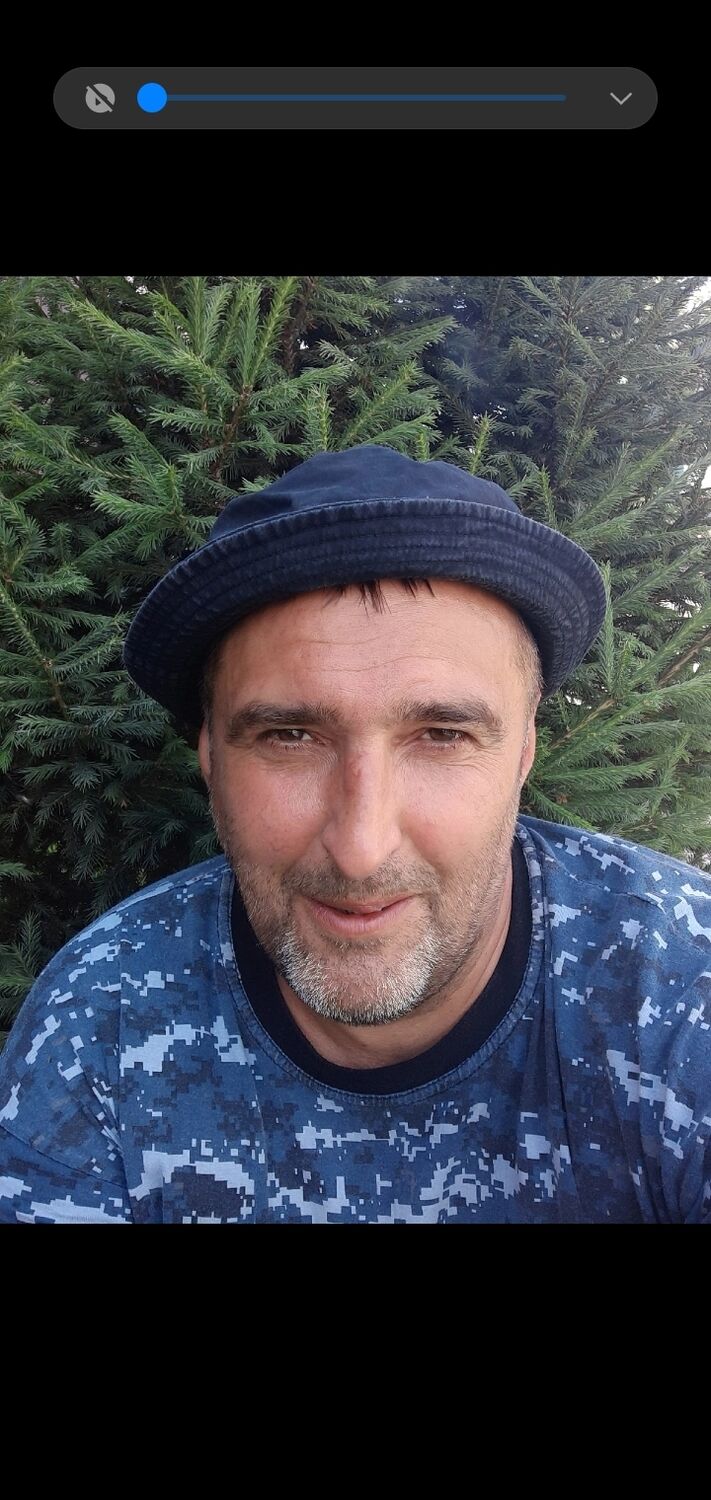  33105908  Cergei, 49 ,    