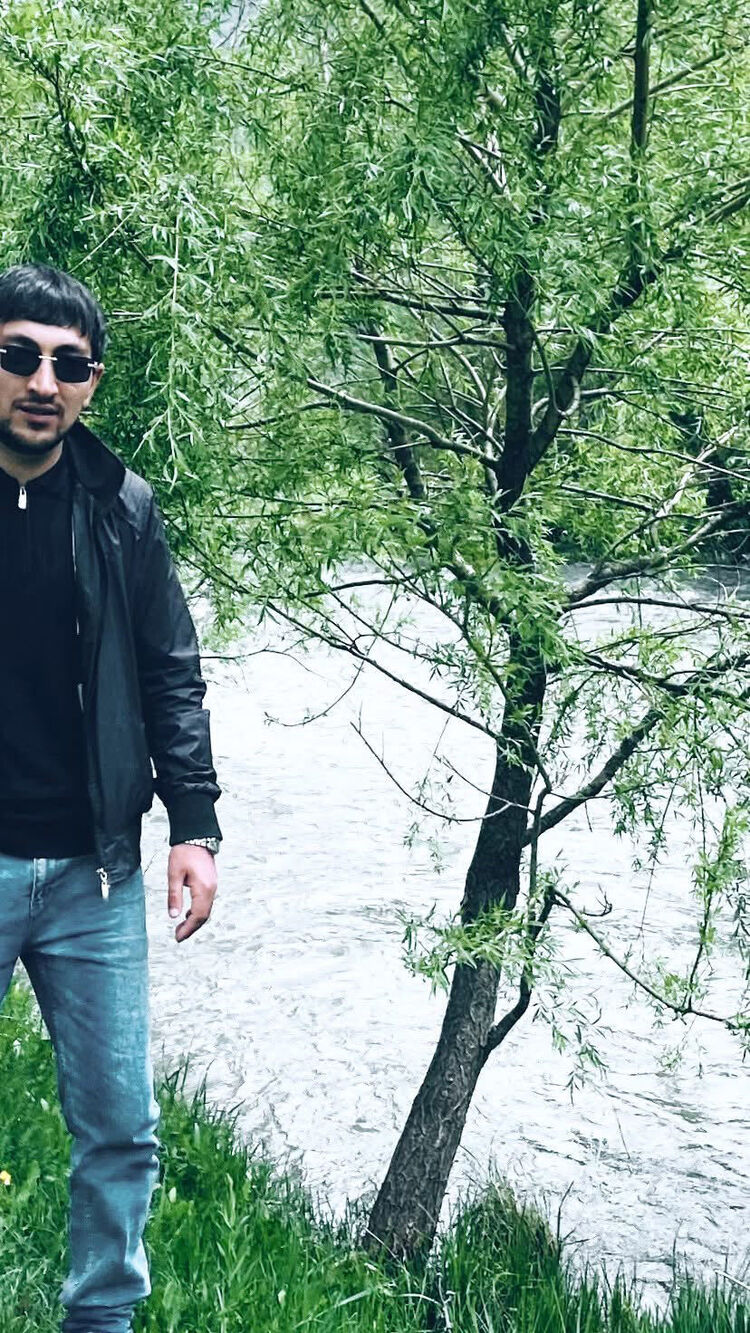  51071708  Hayk, 24 ,    