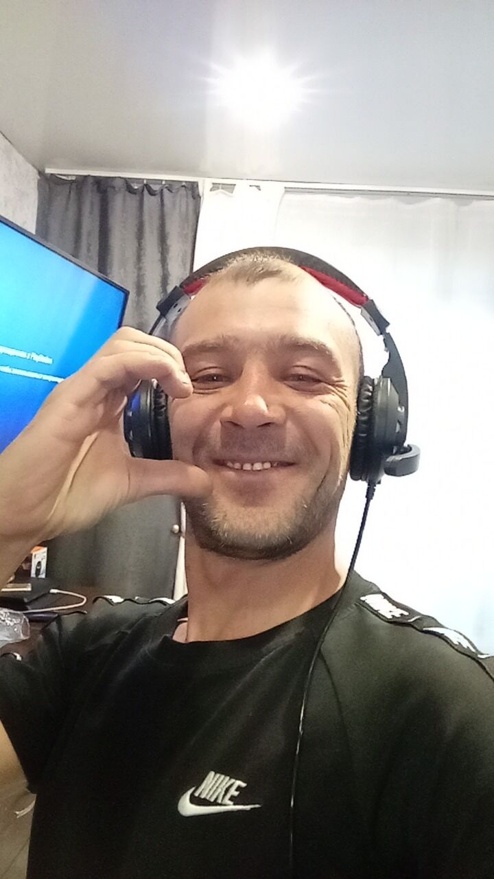  ,   Pavel, 40 ,   ,   
