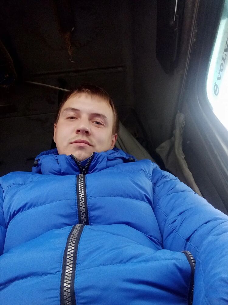  30813438  Viktor, 36 ,    