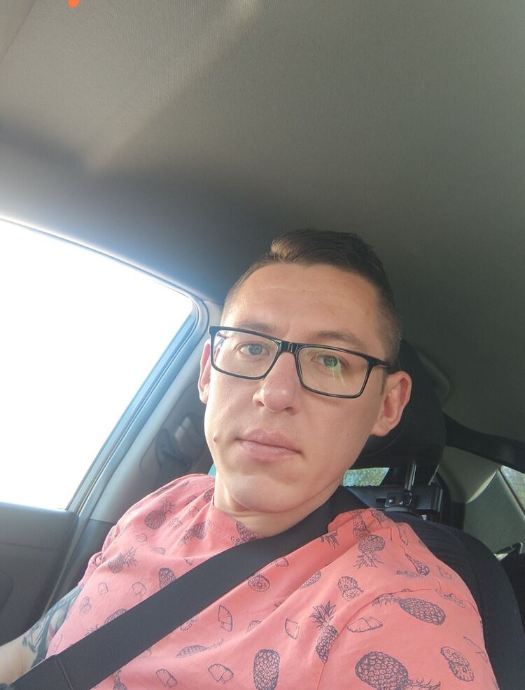 46127958  , 37 ,    