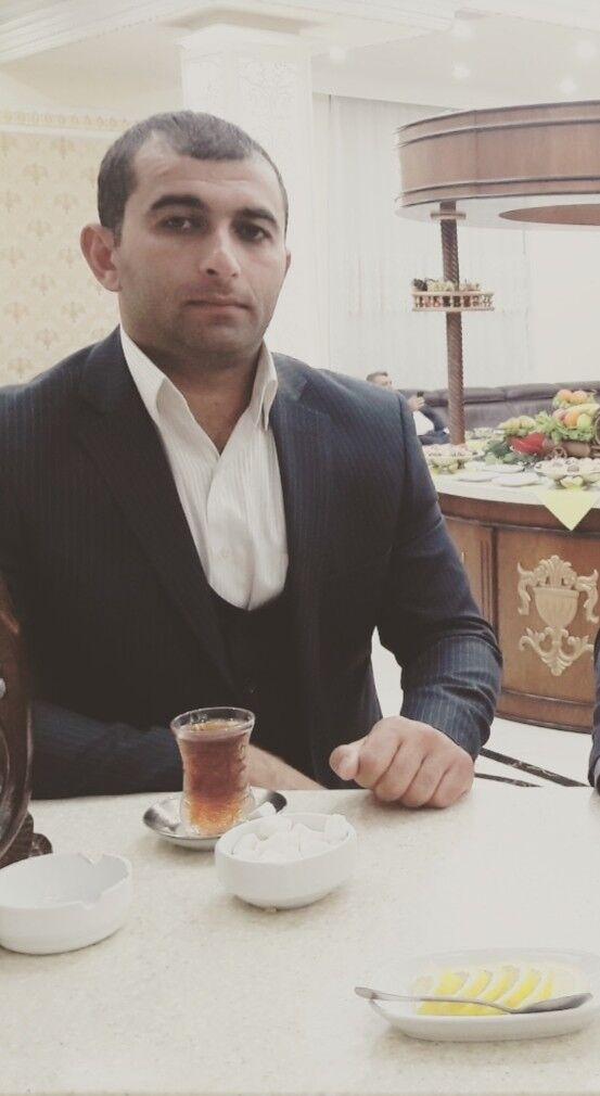  19441518  Alik, 37 ,    