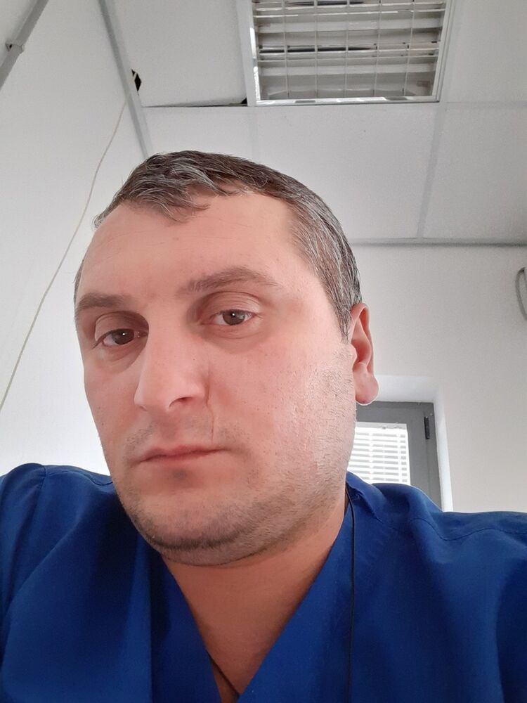  ,   Levi, 42 ,   ,   , c 