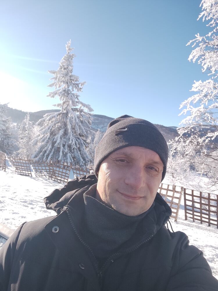  ,   Petru, 37 ,   ,   