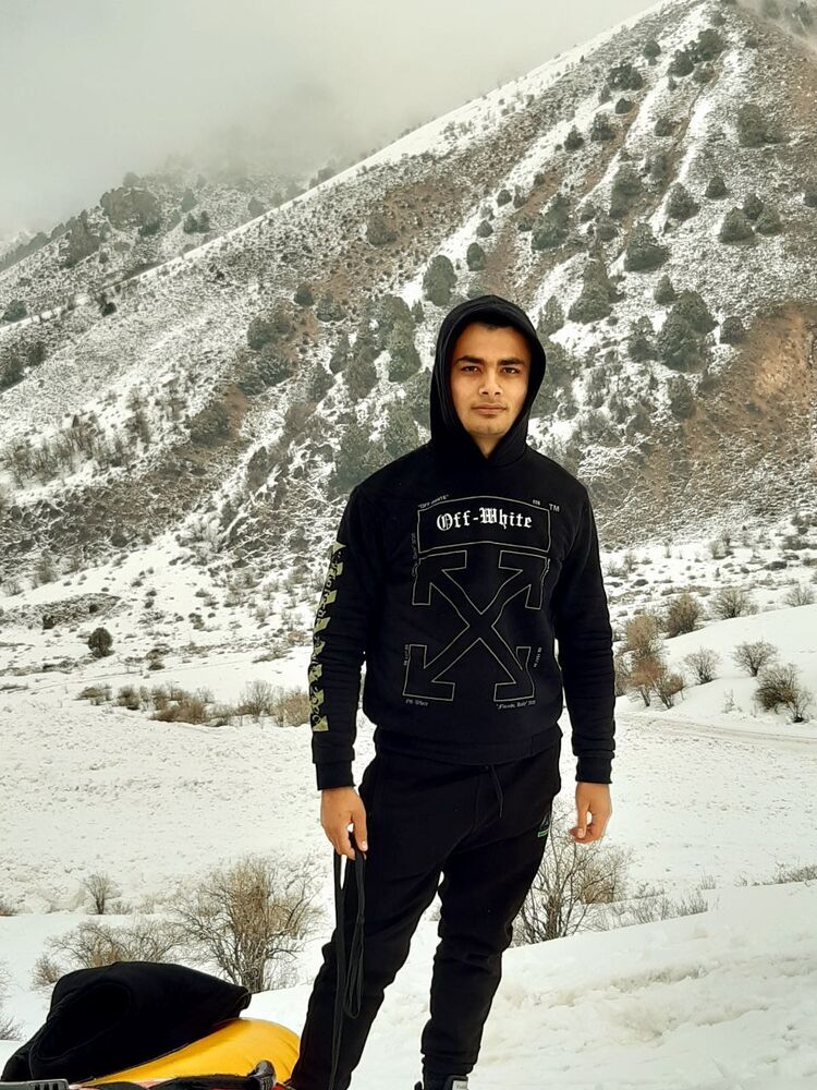  24054888  Rustam, 26 ,    