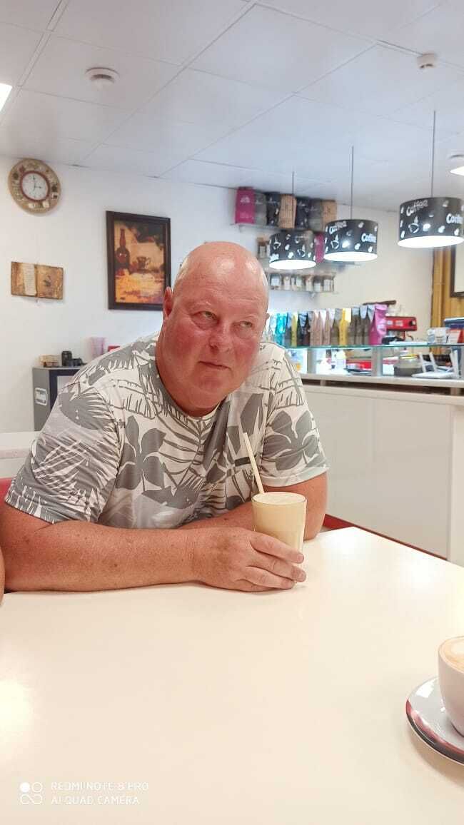  52775218  Alex, 56 ,    