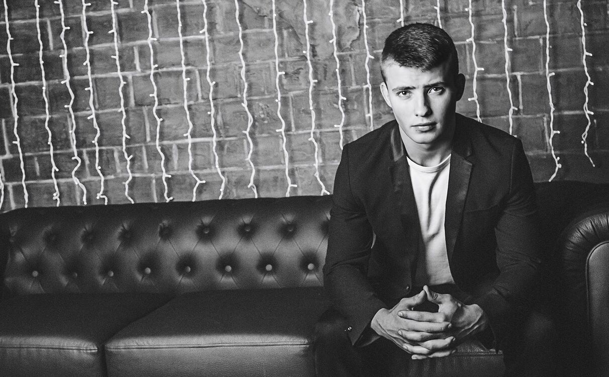  28446738  Alexander, 29 ,    