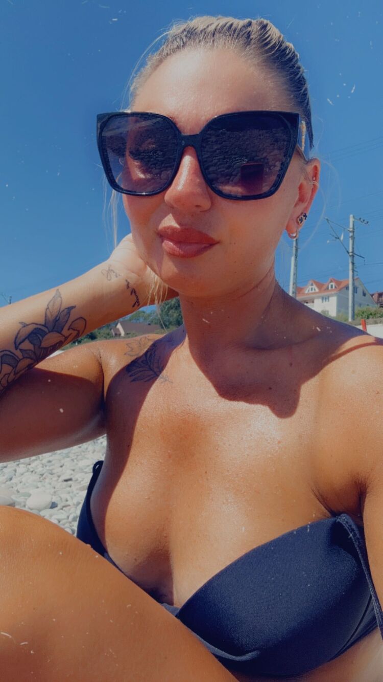  47692058  Elena, 39 ,    