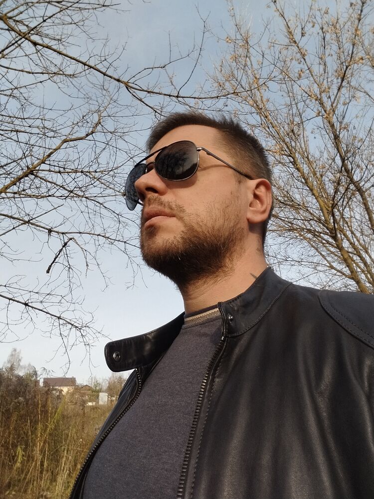  46137578  Pavel, 42 ,    