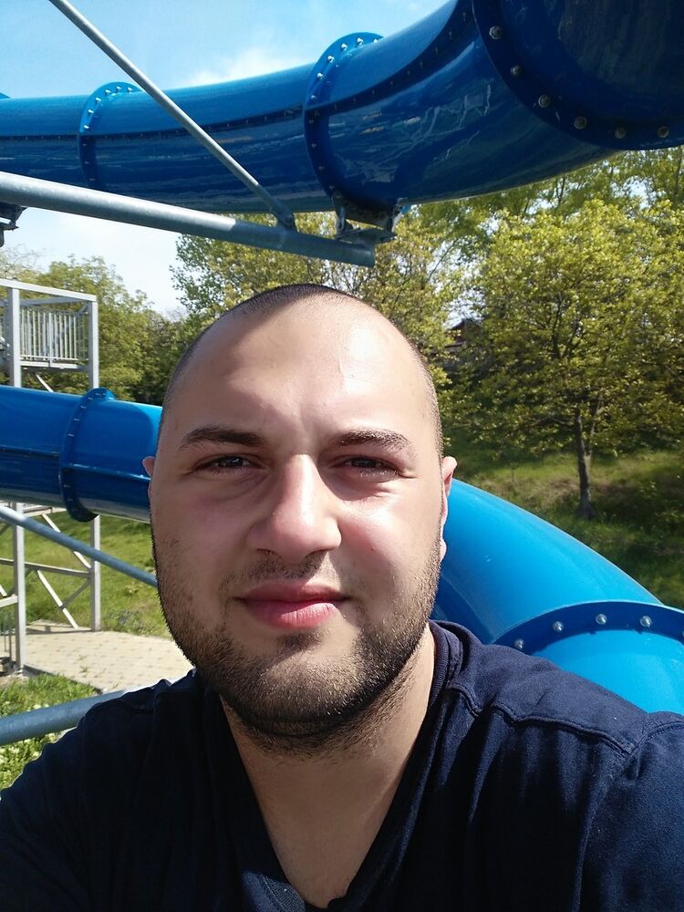  ,   Stas, 32 ,   