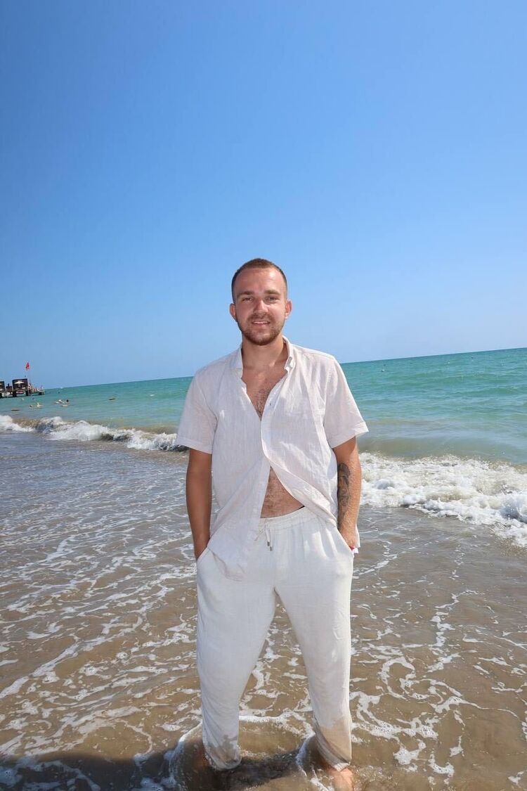  53906738  , 22 ,    Frankfurt Am Main