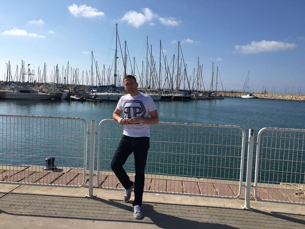  22466108  Igor, 45 ,    Holon