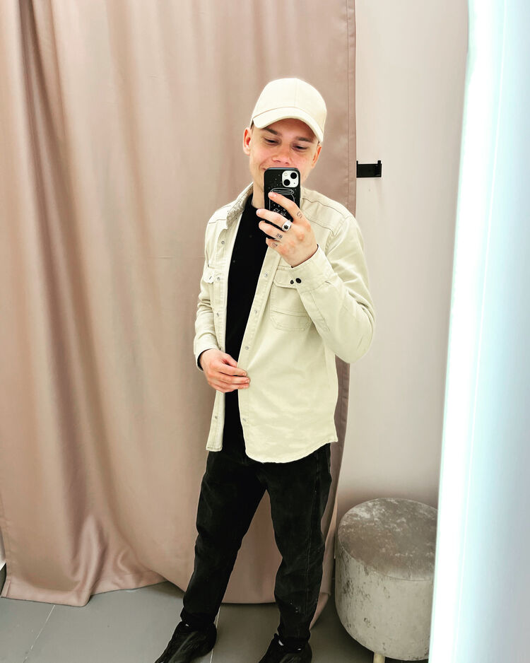  48603148  Daniil, 25 ,    