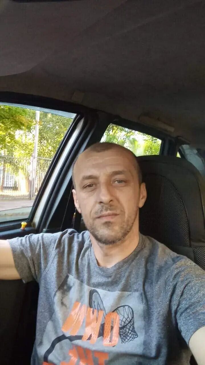  ,   Viktor, 42 ,   ,   , c , 