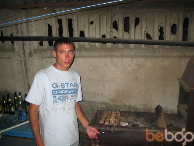  1351438  Andriy, 39 ,    