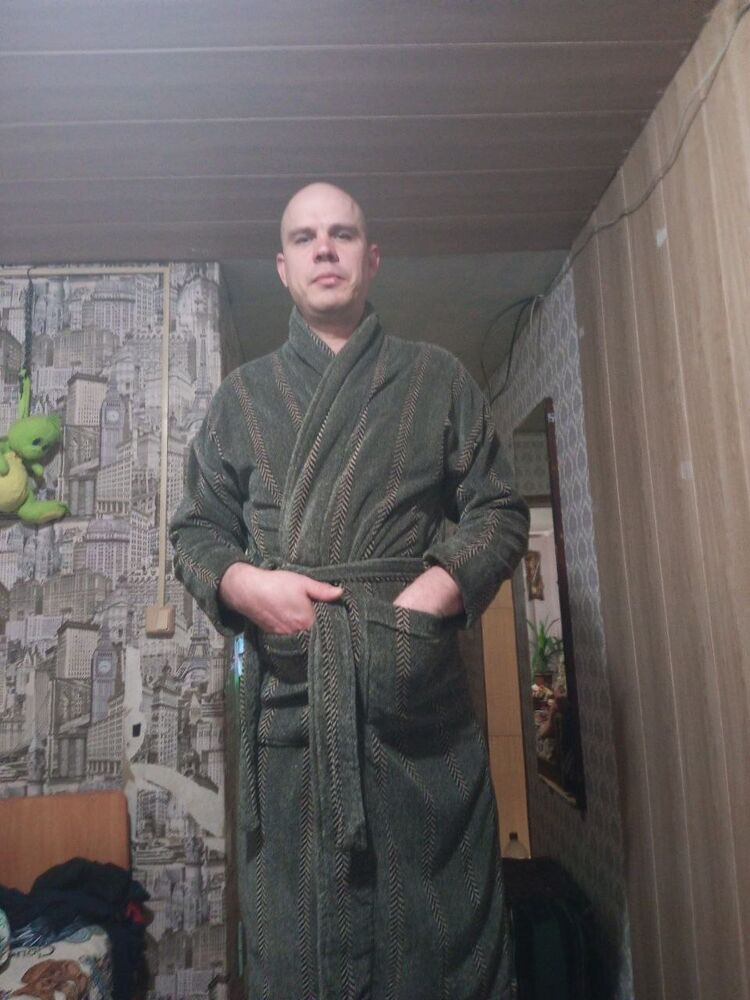  44193028  ALEKSEI, 39 ,     