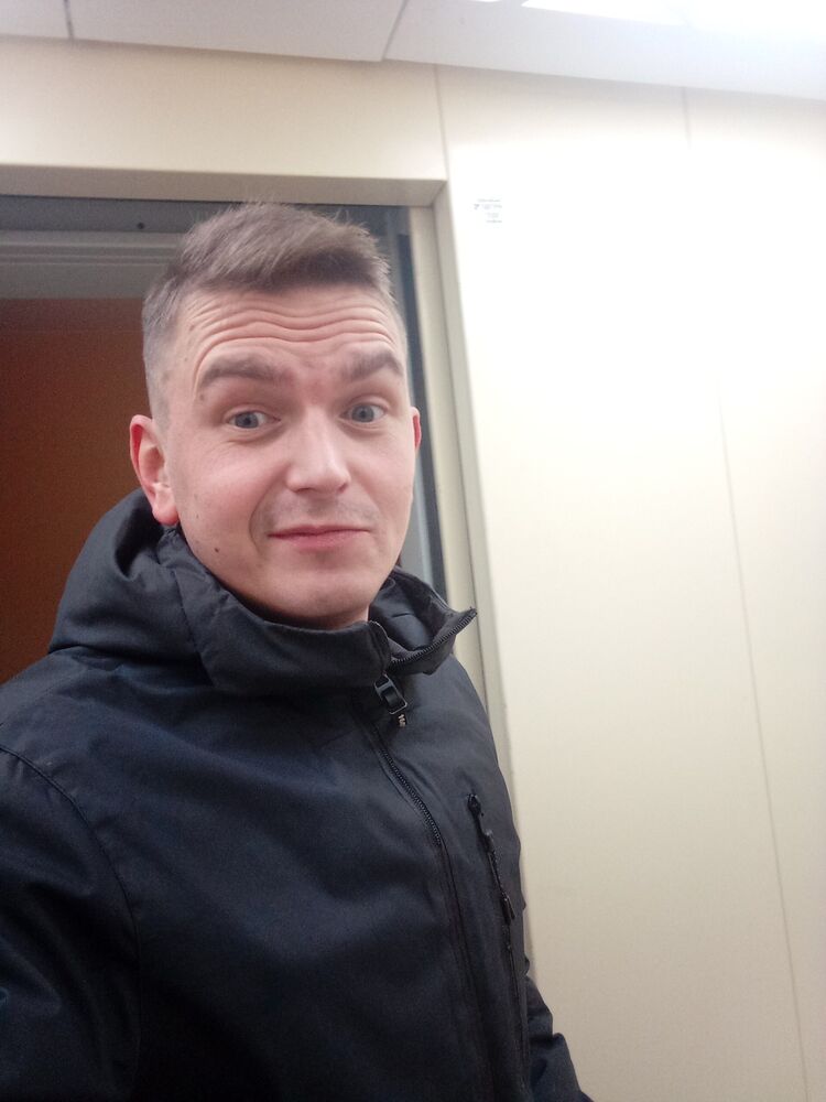 39051388  Artur, 32 ,    -