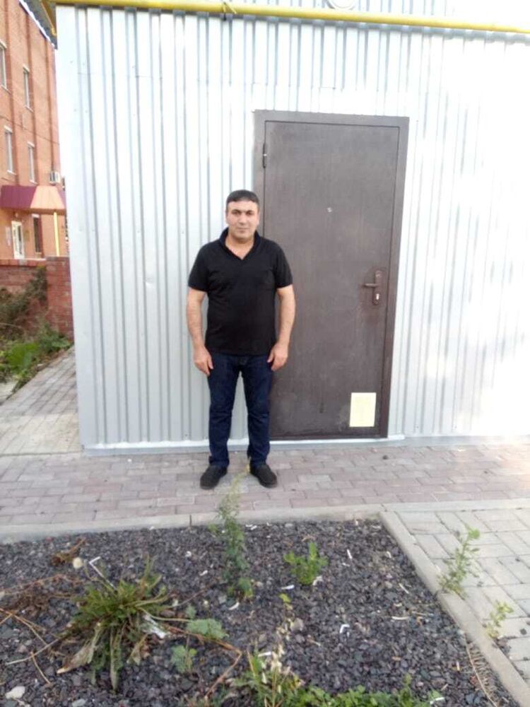  34333968  Elkhan, 47 ,    