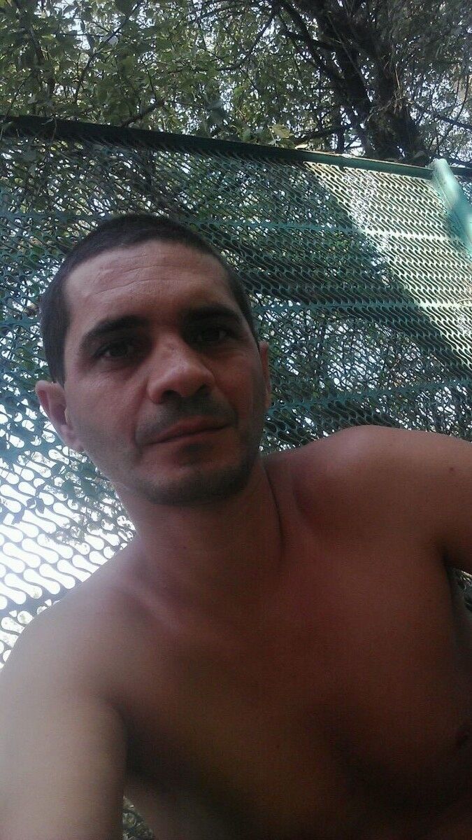  ,   Ali, 47 ,   ,   , c 