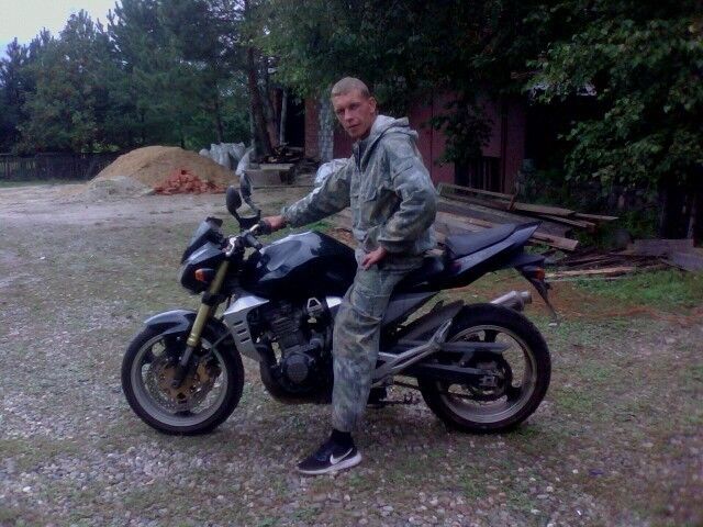  14669358  Viktor, 38 ,    