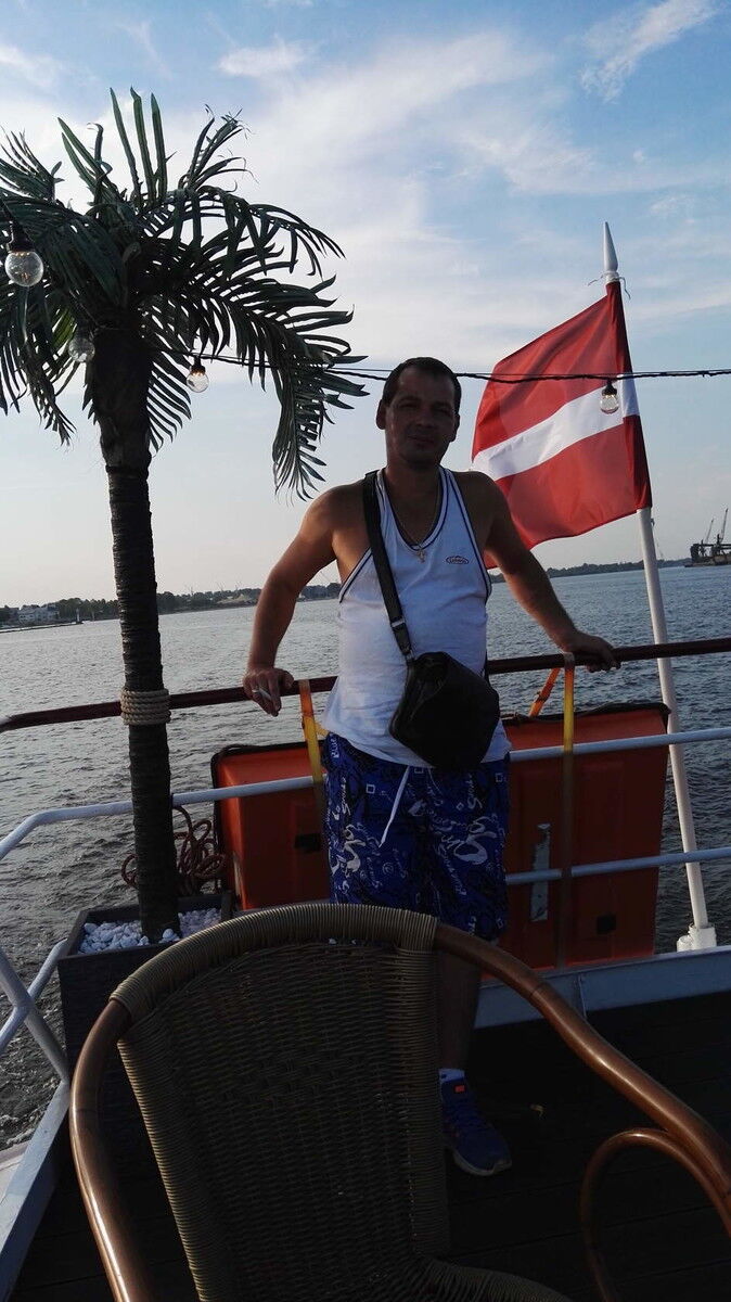  18141528  Jurij, 46 ,    