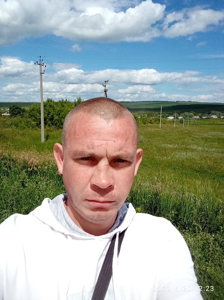  33096258  Andrei, 43 ,    