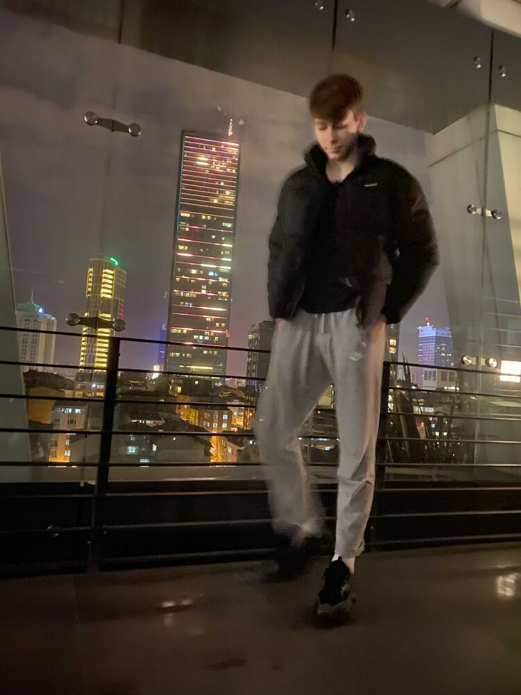  31511188  Toni, 27 ,    