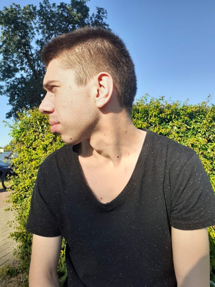  25567138  Oleksandr, 29 ,    